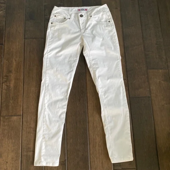 ❤️3/$30 WAM What About Me White Pants - Picture 1 of 8